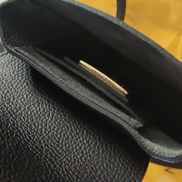 Valentino by Mario Women's gorgeous crossbody bag - Picture 5 of 15